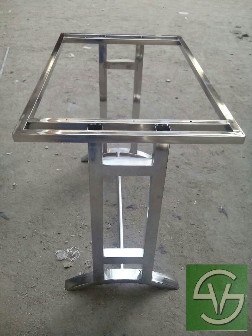 Kitchen dining table