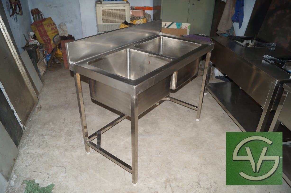 Two sink table